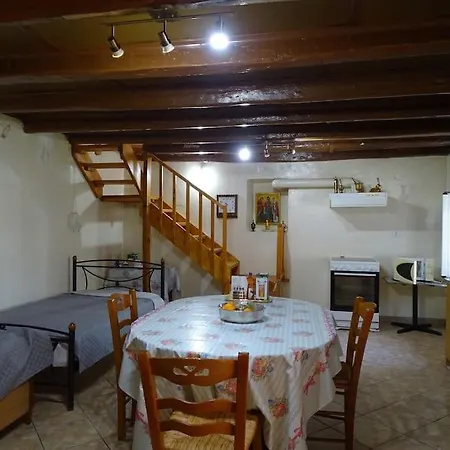 Nyaraló Matas House Tirósz